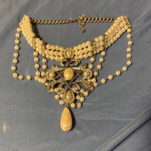 Elegant Pearl and Gold Necklace